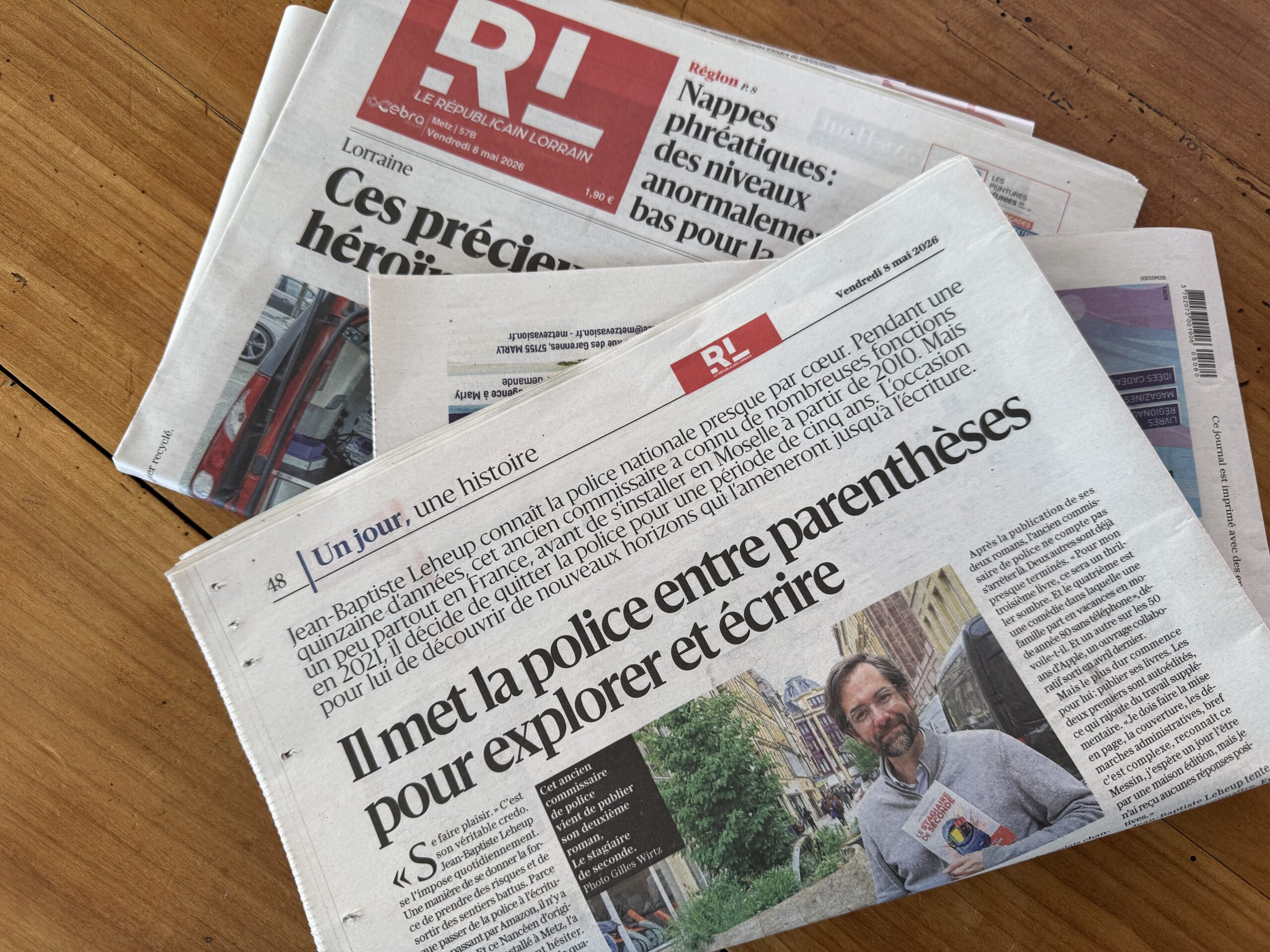 Le Stagiaire dans le journal